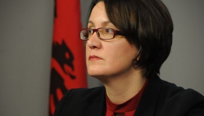 Deputetja e Vetëvendosjes, Aida Dërguti  i do Mustafën e Thaçin në burg