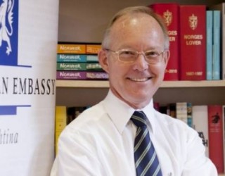 Ambasadori norvegjez: Problemi i shqiptarëve janë mosmarrëveshjet mes tyre