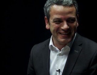 Gashi partisë: Burra gabuat me Donika Gërvallën