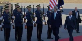John Kerry shkel në tokën e Kosovës