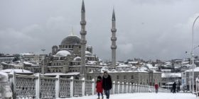 Borë e madhe në Stamboll, anulohen fluturimet