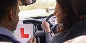 Ligji i ri në Holandë: Instruktorët e auto-shkollës mund të pranojnë seks në vend të parave