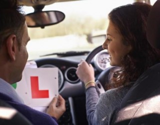 Ligji i ri në Holandë: Instruktorët e auto-shkollës mund të pranojnë seks në vend të parave