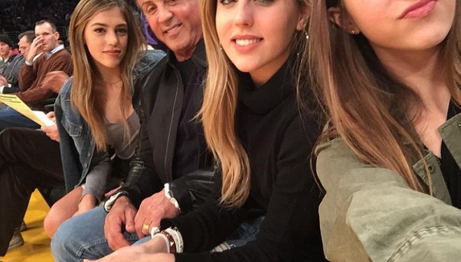 Stallone me të bijat tërbojnë median sociale