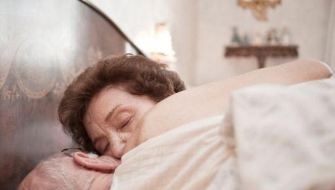 91-vjeçarja vdes gjatë seksit me komshiun e martuar 49 vjeç