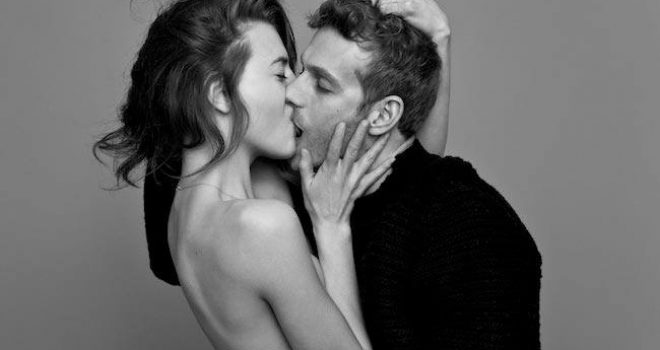 Si të kaloni nga paraloja e puthjeve e deri tek seksi?! (Foto)