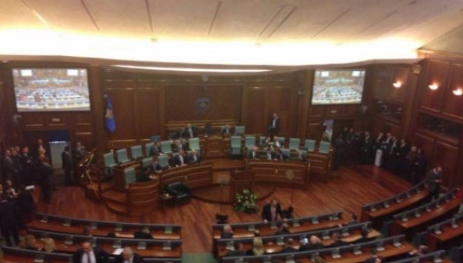 Deputetët e opozitës prezent në seancën e Kuvendit (Foto)