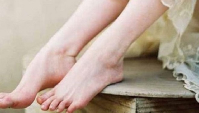 5 këshilla se si të shpëtoni nga era e keqe e këmbëve