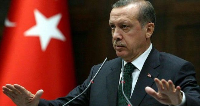 Publikohen pamjet kur puçistët tentuan të arrestonin Erdoganin (Video)