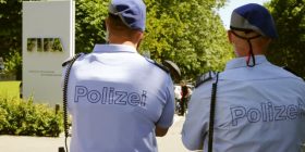 Arrestohen dy zyrtarë të FIFA-s