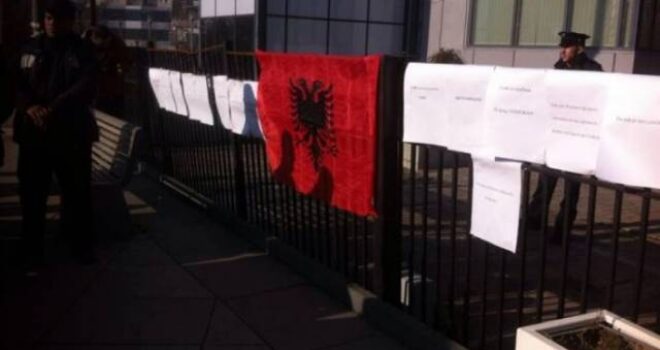 Veteranët e UÇK-së sërish protestojnë para Qeverisë (Foto)