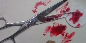 Vjehrri godet nusen me gërshërë, arrestohet