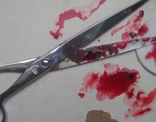 Vjehrri godet nusen me gërshërë, arrestohet