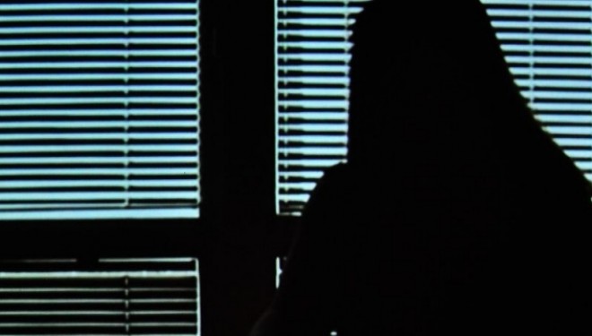 Një 13 vjeçare rrëfen se si u josh nga fqinji e pa tmerrin e prostitucionit në Beograd