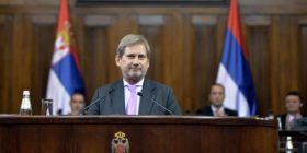 Hahn në Beograd: Serbia ka arritur sukses shumë të madh drejt BE’së