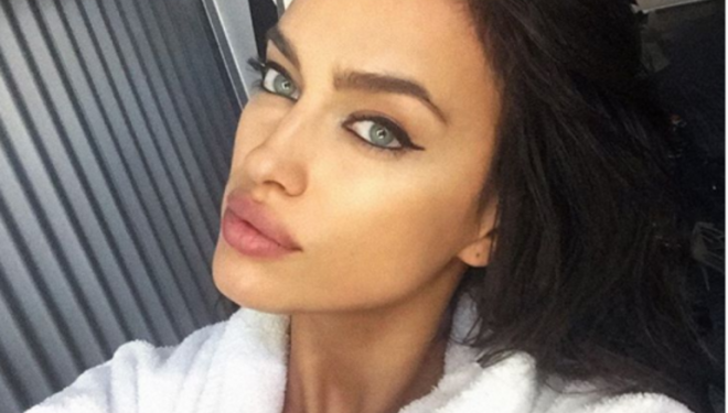 Irina vjen me selfie pas dushit