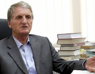 Vdiq profesori Isa Bajçinca