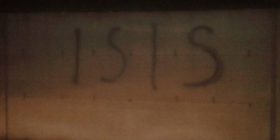 Grafiti ISIS në Zubin Potok