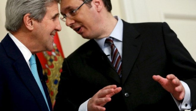 Kerry përgëzon Vuçiqin për dialogun me Kosovën