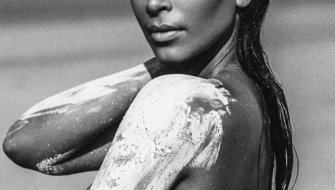 Kim Kardashian nudo (Foto/Video) +18