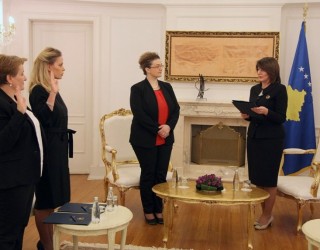 Presidentja Jahjaga dekretoi dy gjyqtare në Gjykatën Kushtetuese