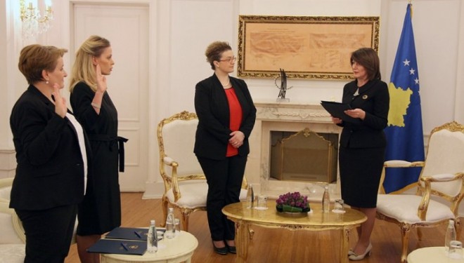 Presidentja Jahjaga dekretoi dy gjyqtare në Gjykatën Kushtetuese