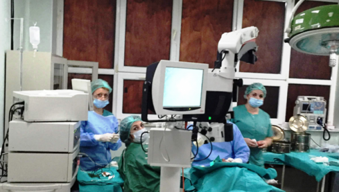 Në Klinikën Syve kryhet intervenimi i parë në segmentin e pasmë të syrit