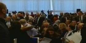 Opozita hedh gaz lotsjellës edhe në sallën rezervë