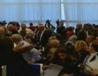 Opozita hedh gaz lotsjellës edhe në sallën rezervë