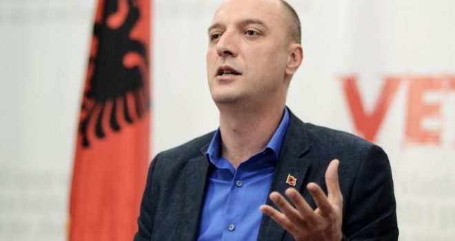Ymeri përkujton ditën e Kushtetutës së Kaçanikut, thumbon Arsim Bajramin dhe Hajredin Kuçin