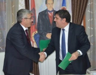 A do të duhej AAK-ja t’ia di për nderë Arbër Ismajlit dhe Arben Mehmetit?!