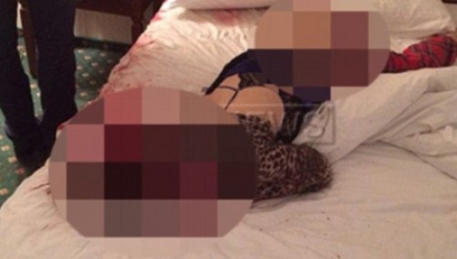 Fotot shokuese: Djali i miliarderit vret nënën e tij me…