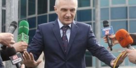 Misionari Meta, vjen në Kosovë për të ndërmjetësuar në zgjidhjen e krizës
