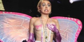 Miley Cyrus topless dhe me marihuanë (Foto+16)