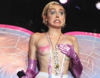 Miley Cyrus topless dhe me marihuanë (Foto+16)