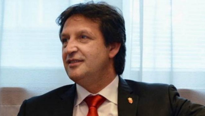 Ministri Gashiq: Më pëlqejnë gazetaret që bien lehtë në gjunjë