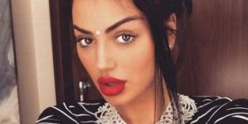 Morena e prek ‘zogun’ në veturë? (FOTO)