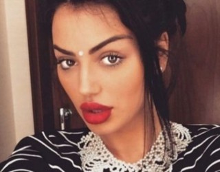 Morena e prek ‘zogun’ në veturë? (FOTO)
