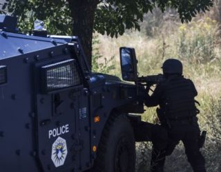 Sulmohet policia kufitare në Muqivercë