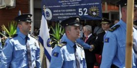 Policët serbë të Kosovës presin leje nga Kraleva për uniformat e reja