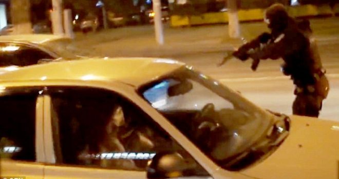 Një propozim për martesë me “kallash tek koka” (Video)