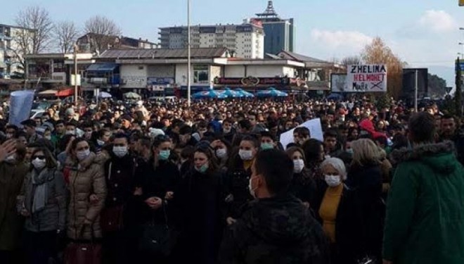 Tetovarët kërcënojnë me përshkallëzim protestash për ajrin, nëse injorohen kërkesat