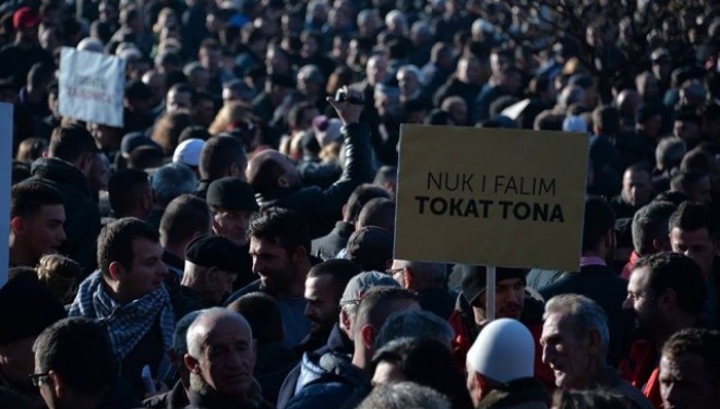 LDK-AAK, Partnere në Gjilan, Rivale në Qeverinë Qendrore
