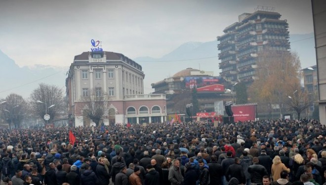 A e përkrahni protestën e opozitës me 14 maj?