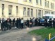 I kërcënojnë azilantët kosovarë me pushkë automatike