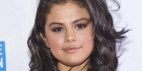 Selena Gomez me selfie seksi para pasqyrës