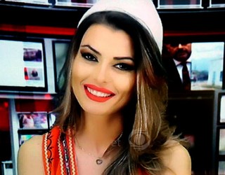 Shqiptarja e lajmeve topless rrëfehet tek grekët: Meshkujt shqiptarë nuk janë xhentëlmenë, s’kam të dashur/ VIDEO