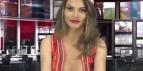 Kush është politikani shqiptar që ftoi në festën private spikeren topless?