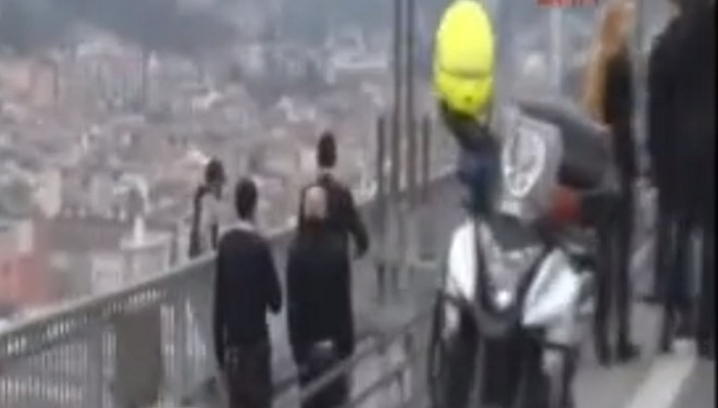 Erdogan bëhet shkaktar të mos bëjë vetëvrasje një i ri në urën e bosforit (Video)