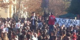 Protesta e opozitës, Tabaku: Qeveria nuk ka vend për të rinj, por për kriminelë